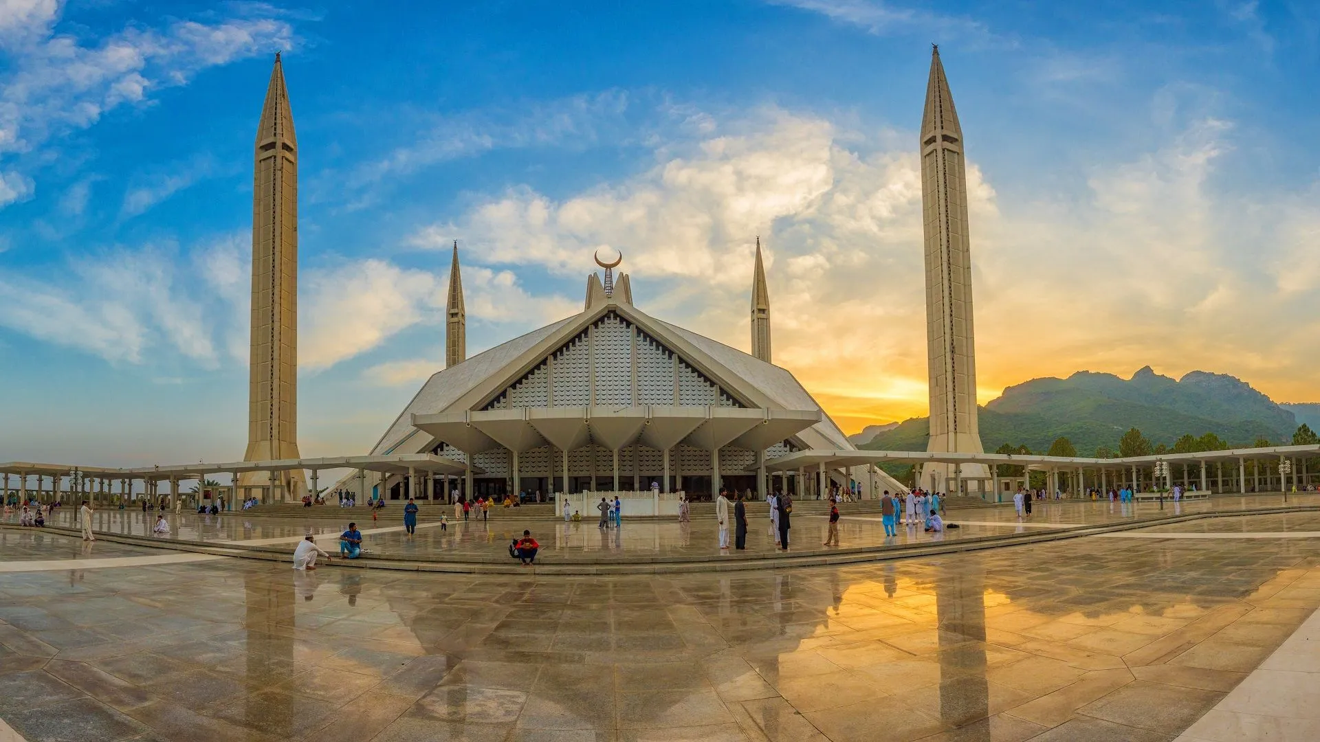 What Are the Most Famous Landmarks in Pakistan?